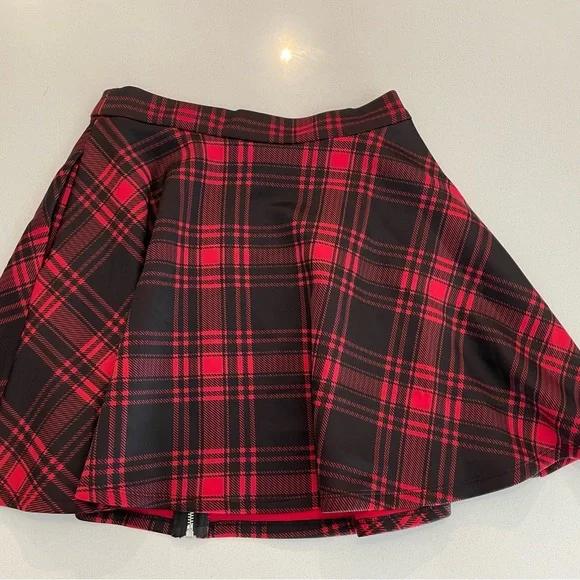 Hot Topic size SM zipper front red and black plaid skirt - Picture 2 of 3